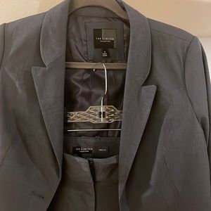 The limited women’s suit set (jacket and pants)